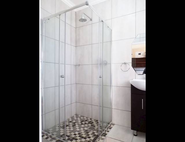 1 bed property to rent in ROSEBANK